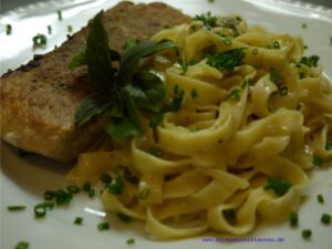 Read more about the article Tagliatelle mit Lachs und Rosen-Balsam<span class="wtr-time-wrap after-title"><span class="wtr-time-number">1</span> Minuten lesedauer</span>