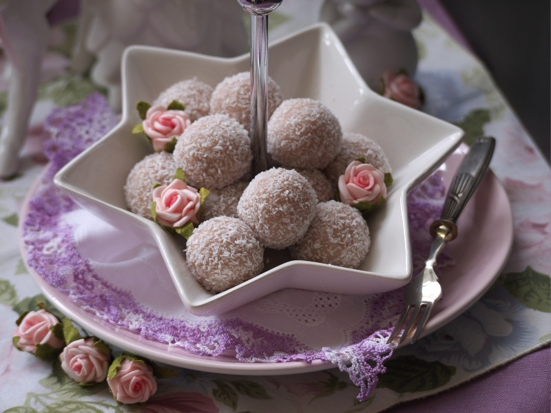 Rosen Kokosbällchen 5 Frau Rosenfräulein Mit Rosen Delikat Essen https://rosenprodukte.com kokosbällchen