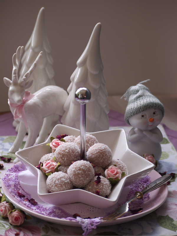 Rosen Kokosbällchen 8 Frau Rosenfräulein Mit Rosen Delikat Essen https://rosenprodukte.com kokosbällchen