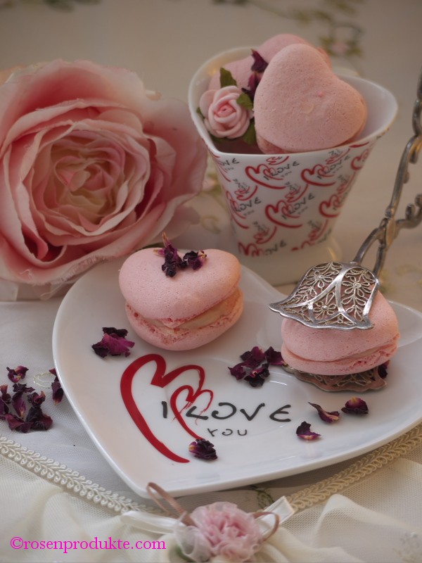 rosa Macarons in Herzform