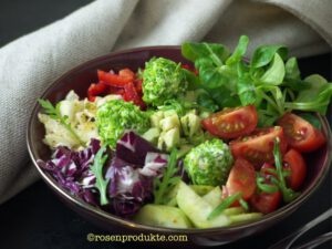 Frischkäsebällchen mit Salatbowl