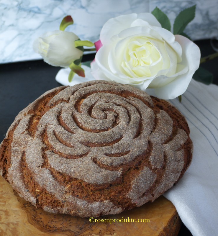 Rosen Brot 3 Frau Rosenfräulein Mit Rosen Delikat Essen https://rosenprodukte.com bauernbrot,trockenhefe,rosenmuster,selbstgebacken