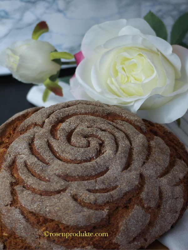 Rosen Brot 4 Frau Rosenfräulein Mit Rosen Delikat Essen https://rosenprodukte.com bauernbrot,trockenhefe,rosenmuster,selbstgebacken