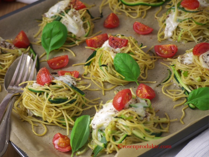 Nudelnester 2 Frau Rosenfräulein Mit Rosen Delikat Essen https://rosenprodukte.com nudelnester,zucchini,einfach,gesund,überbackene