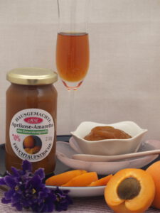 Aprikose Amaretto Fruchtaufstrich mit 70 % Frucht. Eine unserer Lieblings Marmelade